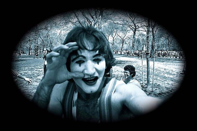 V roku 1974 odfotografoval dvoch mímov o 35 rokov neskôr neveril o koho išlo