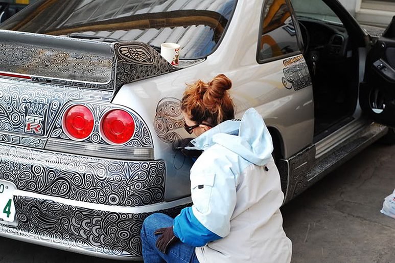 Chlapík nechal manželku pomaľovať auto a bol to skvelý nápad !