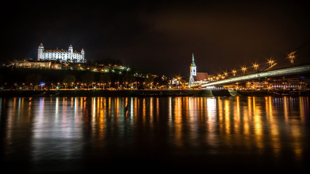 bratislava-1324653_1920