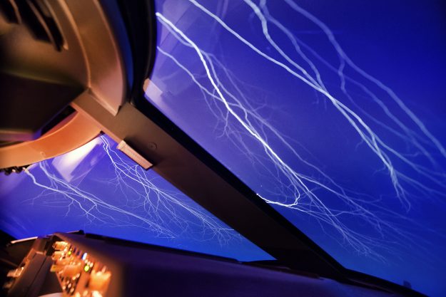 Amazing-Aviation, lonelyplanet.com