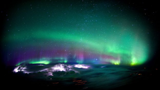 Amazing-Aviation, lonelyplanet.com