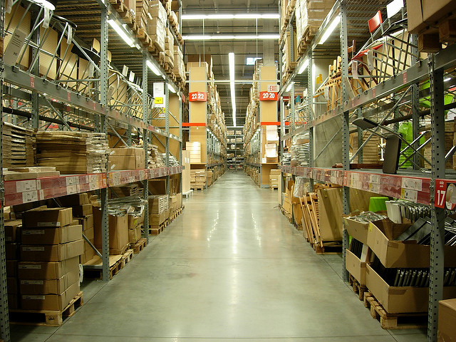 IKEA v roku 2008 vyhlásila, že ženy sú lepšie v skladaní nábytku ako muži – Je to ale naozaj tak? Pozrite si novú štúdiu
