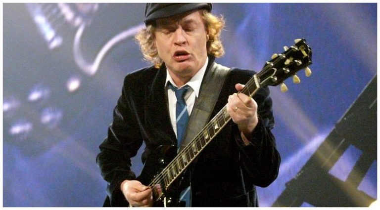 Ako zareagoval gitarista AC / DC na obvinenia ohľadom „skrytých satanistických odkazov“ na albume?