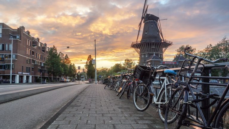 Amsterdam plánuje zvýšiť turistickú daň, chce takto povzbudiť návštevníkov aby mestu za jeho pohostinnosť poďakovali viac