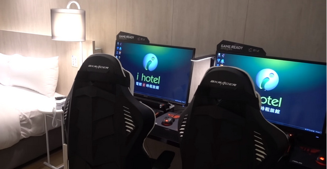 V Taiwane otvorili unikátny hotel postavený pre gamerov, ktorým sa ťažko opúšťa ich herná stanica