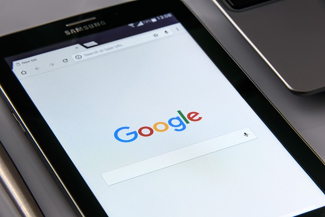 Google bude musieť vyplatiť 3 miliardy eur používateľom iPhone-ov