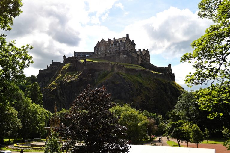 Megasprievodca mestom Edinburgh – Prečítajte si zaujímavosti a informácie o letenkách, ubytovaní či doprave druhého najväčšieho škótskeho mesta