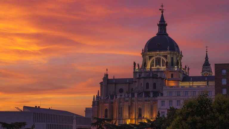 Expresný sprievodca pre cestovateľov do Madridu – ako na lacné letenky, ubytovanie, čo vidieť a ochutnať