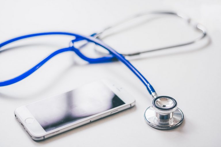 Britský muž sa stal otcom 600 detí na jeho vlastnej klinike asistovanej reprodukcie