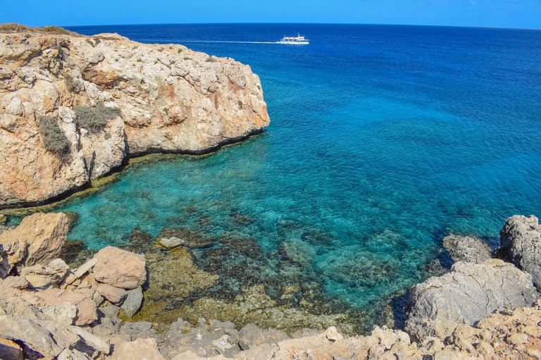 Cyprus – ostrov dvoch tvárí a slnka, spoznajte so stručným dovolenkovým sprievodcom jeho krásy