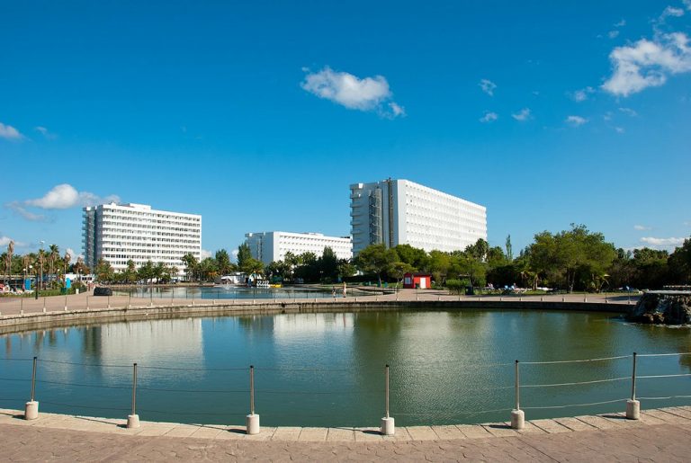 Na Mallorce a na Ibize si už v hoteloch all-inclusive alkoholické nápoje nevypijete