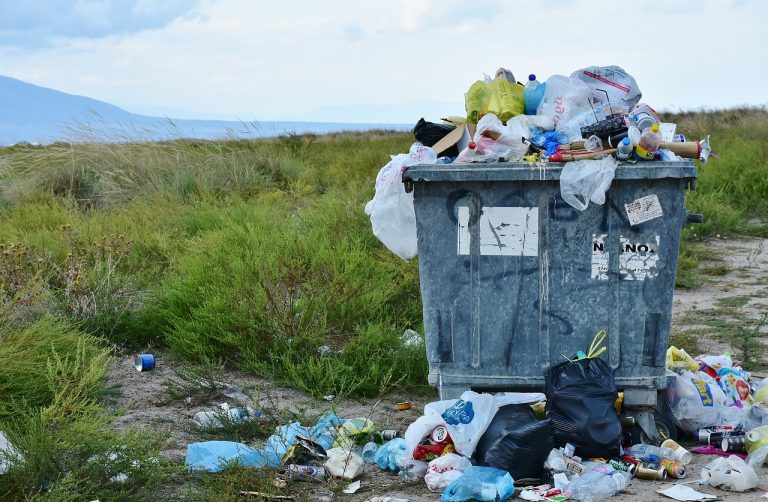 Európska únia definitívne zakázala používanie 10 druhov plastov