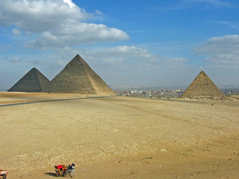 Egyptským archeológom sa podarilo odkryť hrobku s 8 múmiami ešte z čias faraóna