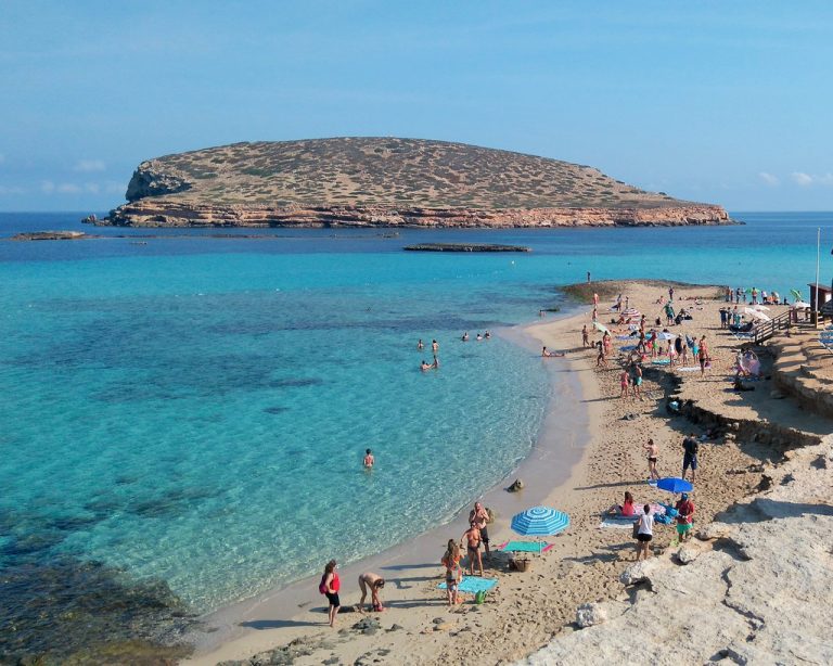Skvelá ponuka: Ibiza s Ryanairom za cenu spiatočných leteniek iba 40€!