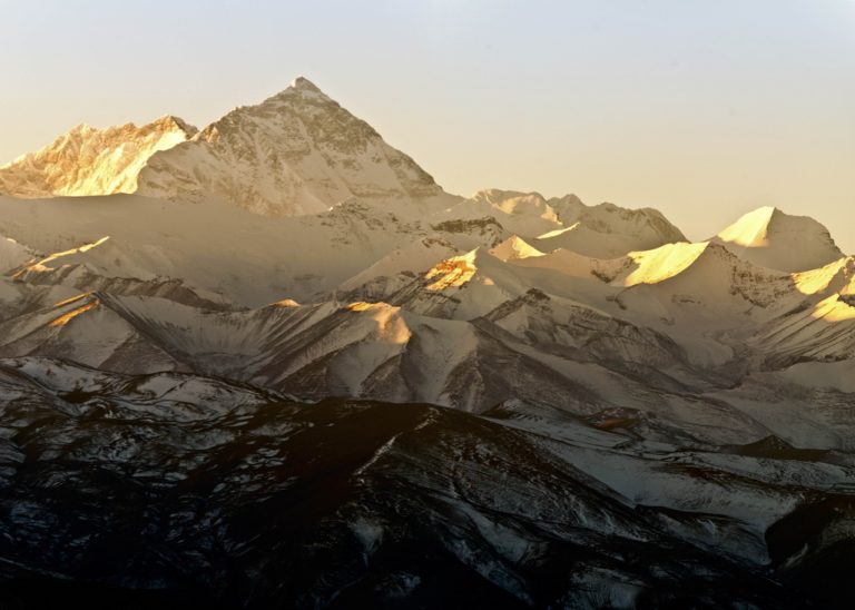 Niekoľko šokujúcich faktov o najvyššej hore sveta, ktoré vás dostanú. Aj taký je Mount Everest
