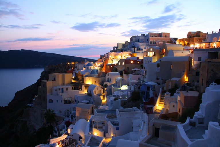 Dovolenkový pobyt so spiatočnou letenkou na krásnom gréckom ostrove Santorini už od 199€!