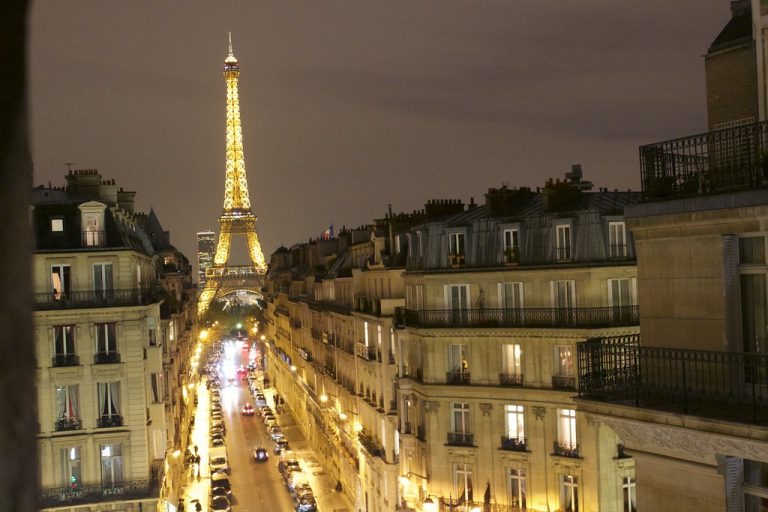 Paríž čoskoro zakáže vstup autobusom do centra mesta, čím chcú bojovať s prílišným turizmom
