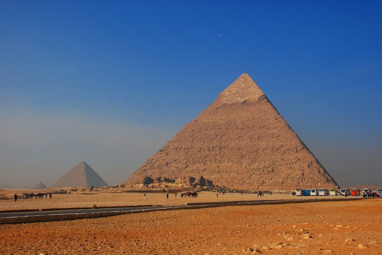 Posledným existujúcim divom sveta je Veľká pyramída v Gíze, ktorá ešte stále ukrýva niekoľko tajomstiev