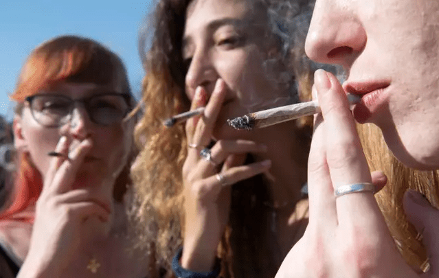 Alkohol spôsobuje starnutie mozgu o vyše polroka, marihuana o takmer tri roky a schizofrénia až o 4 roky