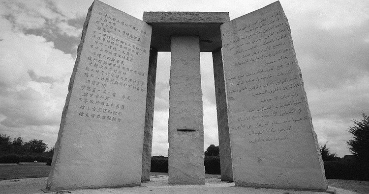 Monolity fungujú ako hodiny, kalendár a kompas. Prezývajú ich „Americký Stonehenge“ a ich pôvod je naozaj tajomný