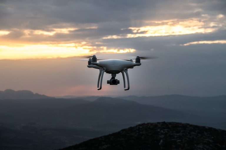 Prvý projekt takýchto rozmerov a druhu – v Kanade chcú do roku 2028 vysadiť 1 miliardu stromov pomocou dronov