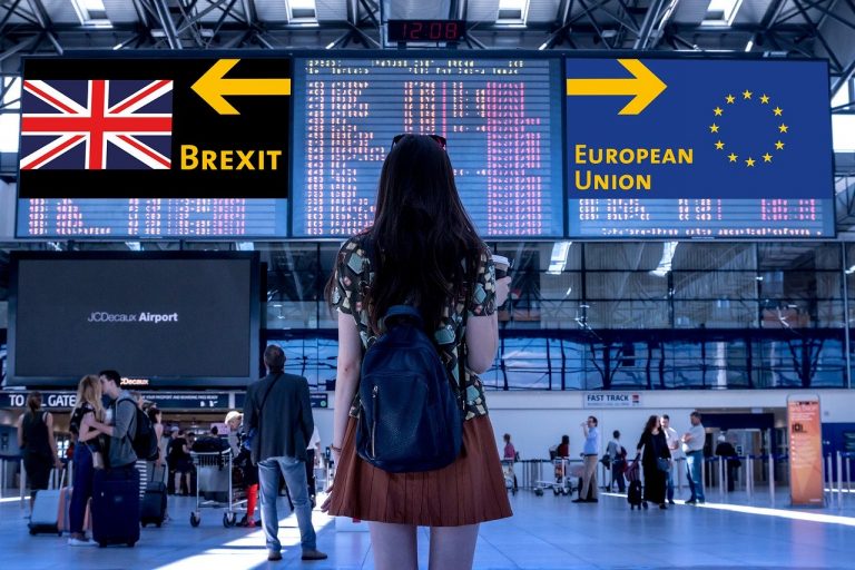 Čo bude znamenať Brexit pre cestujúcich, ako ich to obmedzí či aké budú účty za telefón?