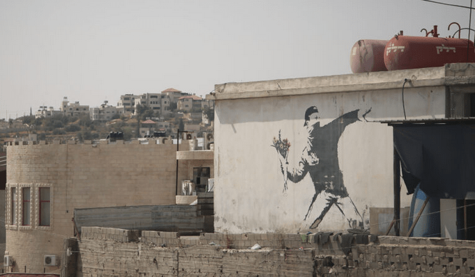 Banksy môže stratiť práva na svoje vlastné diela, ak zostane naďalej anonymný
