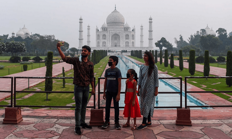 Taj Mahal otvoril svoje brány pre návštevníkov po celom polroku, pričom história si nepamätá veľa uzavretí