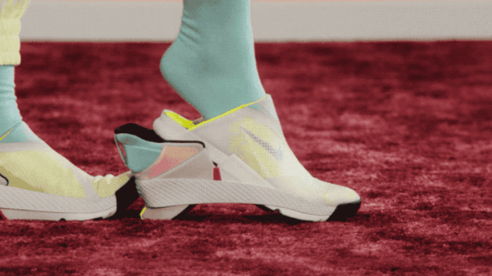 Nike vyvinula nový model tenisiek, ktoré si pohodlne obujete aj bez rúk