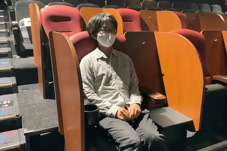 Aby zabezpečili maximálnu bezpečnosť a pohodlie pre svojich zákazníkov, japonské kiná upravili svoje sedadla