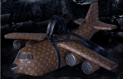Taška v tvare lietadla od spoločnosti Louis Vuitton stojí viac ako reálne lietadlo