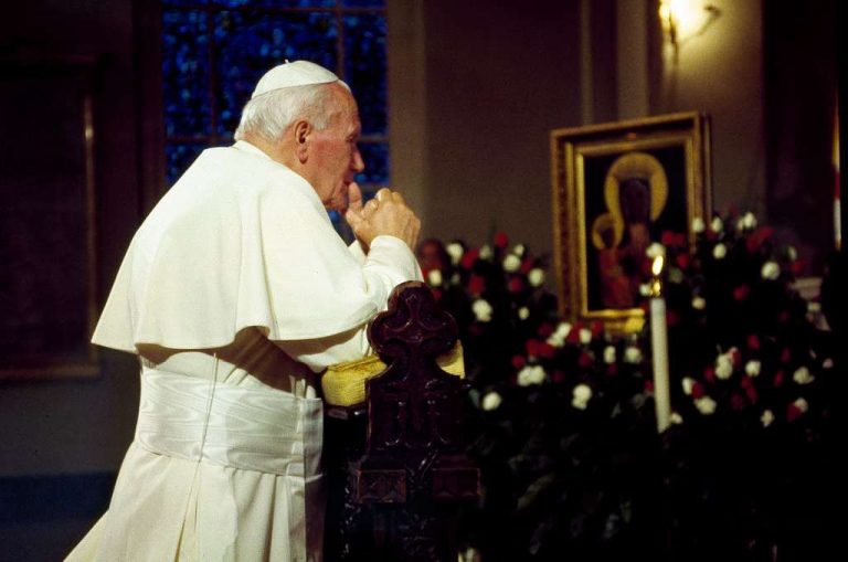 Dnešný deň v histórii – 2. apríla 2005 zomrel pápež, ktorý na Petrovom stolci sedel neskutočných 26 rokov