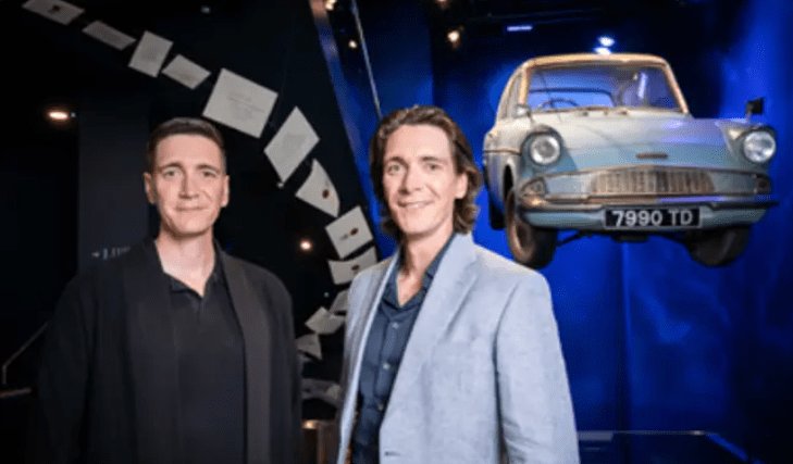 Dvojičky z Harryho Pottera James a Oliver Phelps otvorili výstavu z čarodejníckeho sveta