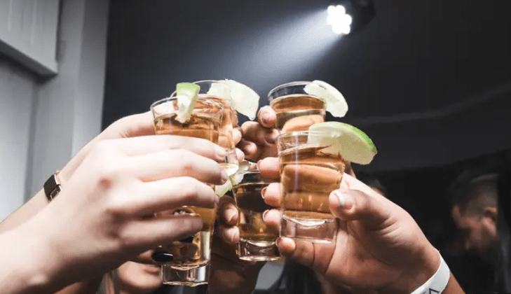 Minulý rok spôsobil alkohol viac ako 740 000 prípadov rakoviny