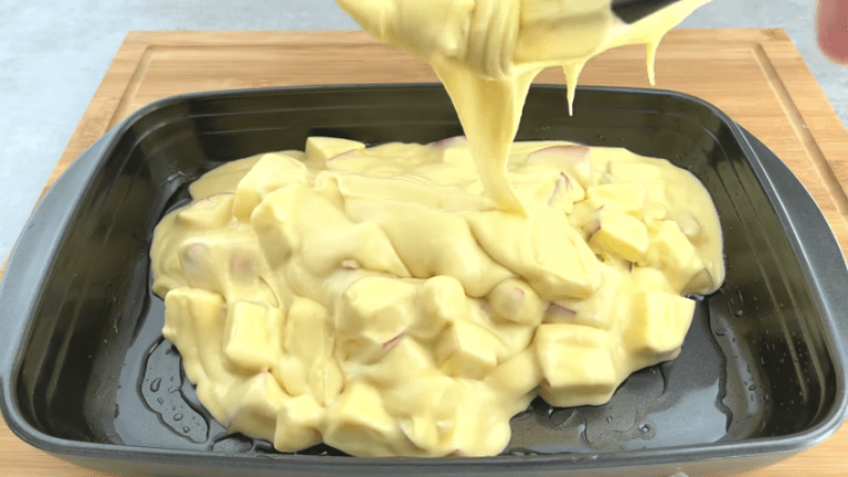 Zaujímavý Recept: Jednoduchý a extrémne chutný jablkový koláč, ktorý môžete napiecť pri každej príležitosti sa doslova rozpúšťa v ústach