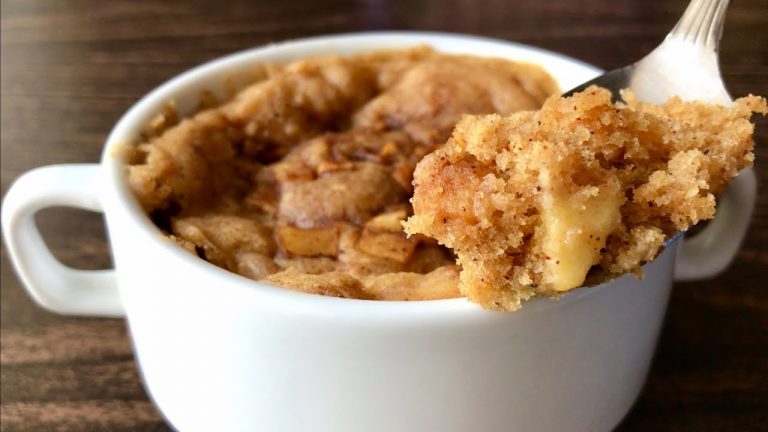 Zaujímavý Recept: Hrnčekový jablkový koláč pripravíte rýchlo len pomocou mikrovlnky