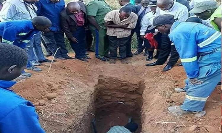 Africký kňaz sa snažil napodobniť zmŕtvychvstanie Ježiša Krista. Z hrobu ho vykopali mrtvého
