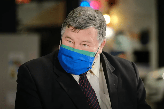 Fanatickí antivaxeri vytiahli na profesora Krčméryho zbraň a jeho rodine sa vyhrážali smrťou