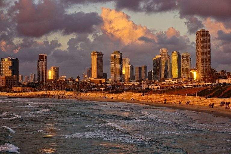 Zverejnili rebríček najdrahších miest roku 2021. Na prvom mieste sa nachádza izraelský Tel Aviv a Bratislava patrí do hornej polovice