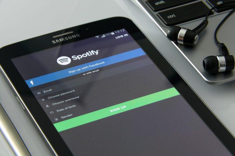 Švédska streamovacia platforma Spotify po kritike za šírenie dezinformácií upraví svoje pravidlá