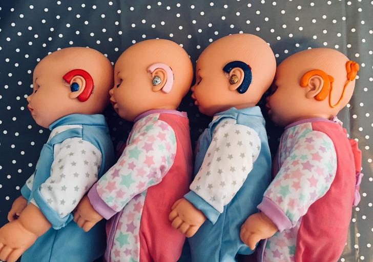 Vynaliezavosť a láskavosť – mama vytvorila pre svoju zdravotne postihnutú dcéru špeciálne bábiky