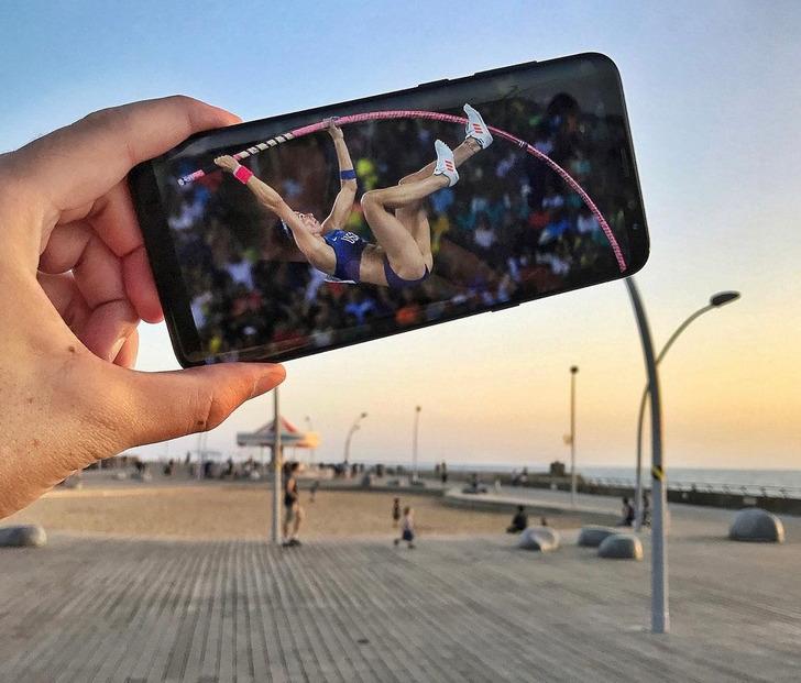 Umelec dopĺňa realitu pomocou svojho smartfónu a predstavivosti. Tu je ukážka jeho 12 výtvorov