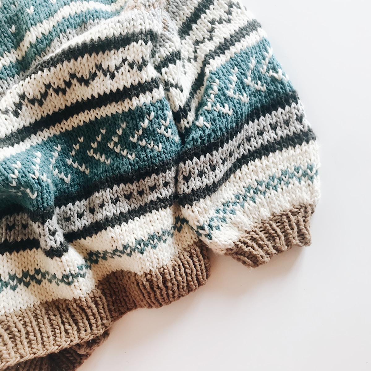 white blue and gray knit textile