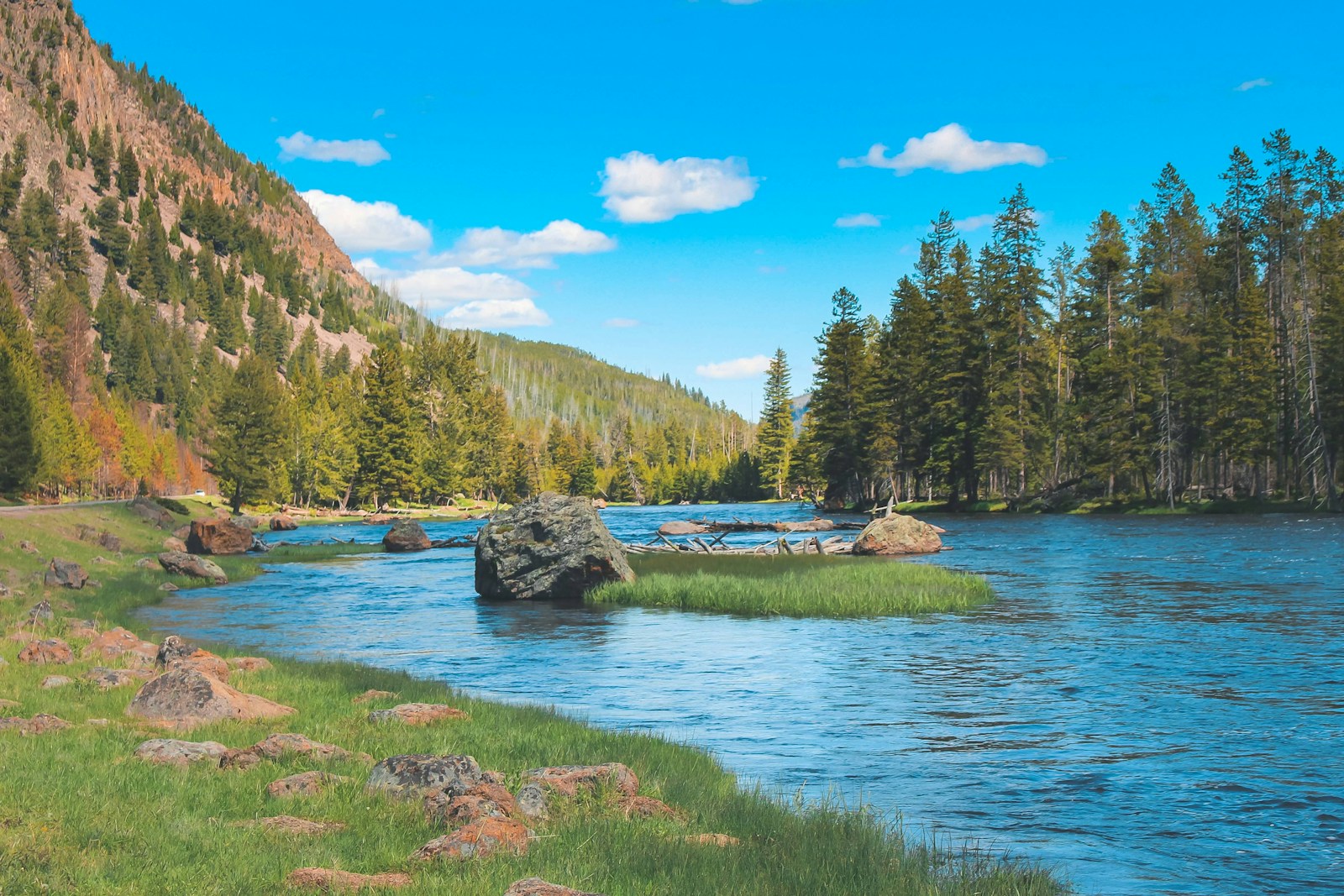 view of mountain lake