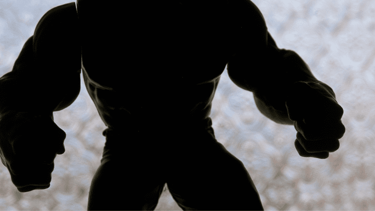 Dieťa dostalo prezývku „Mini Hulk“ po tom, čo jej vzácny stav spôsobil obrovské bicepsy