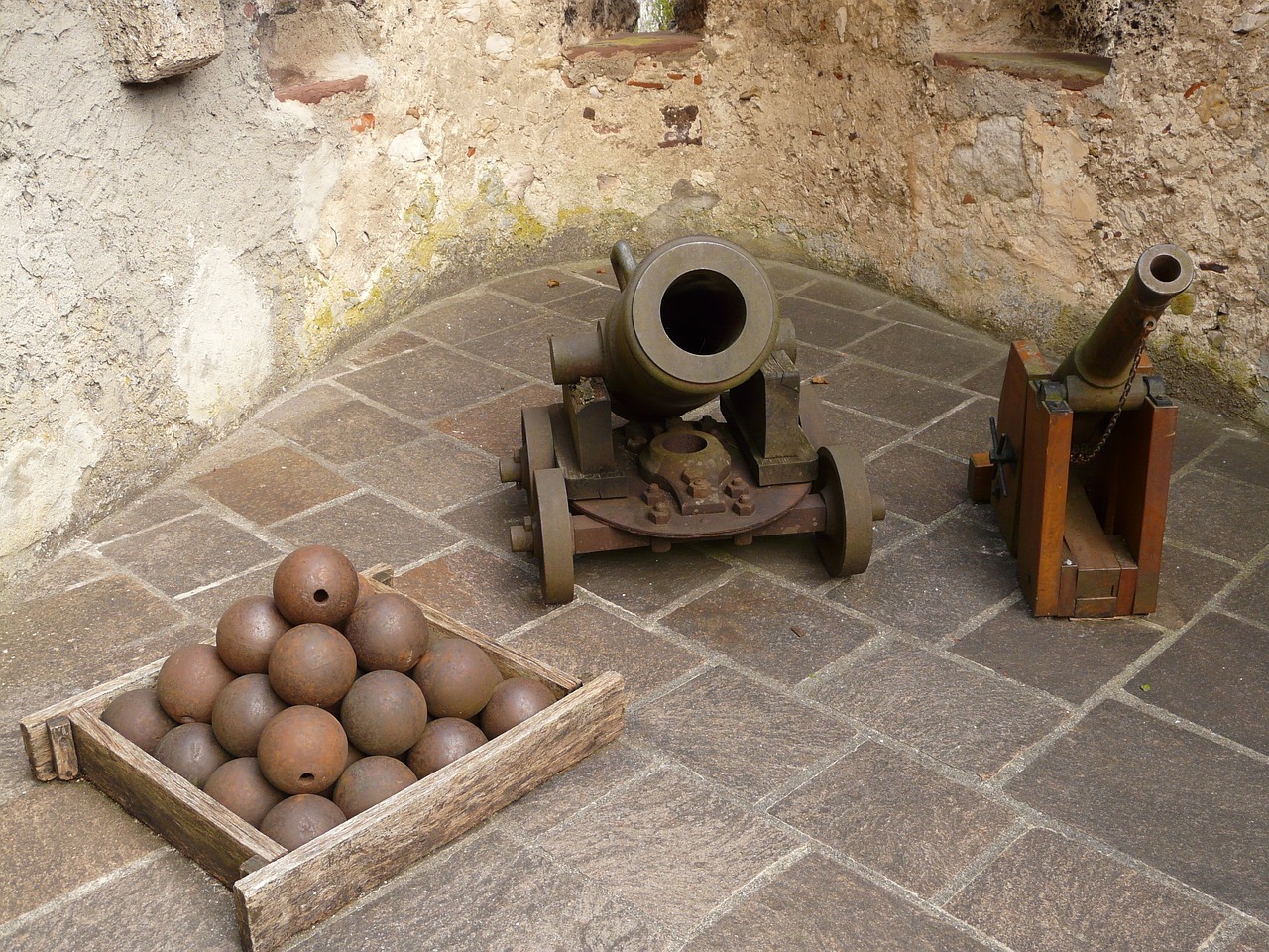 cannon, cannonball, mortar