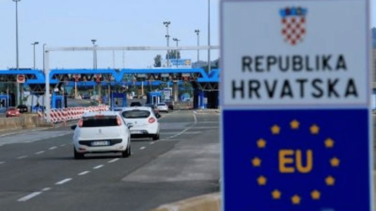 Výbuch auta v Chorvátsku neprežil 9-ročný chlapec z Českej republiky, vybuchol mu granát v ruke