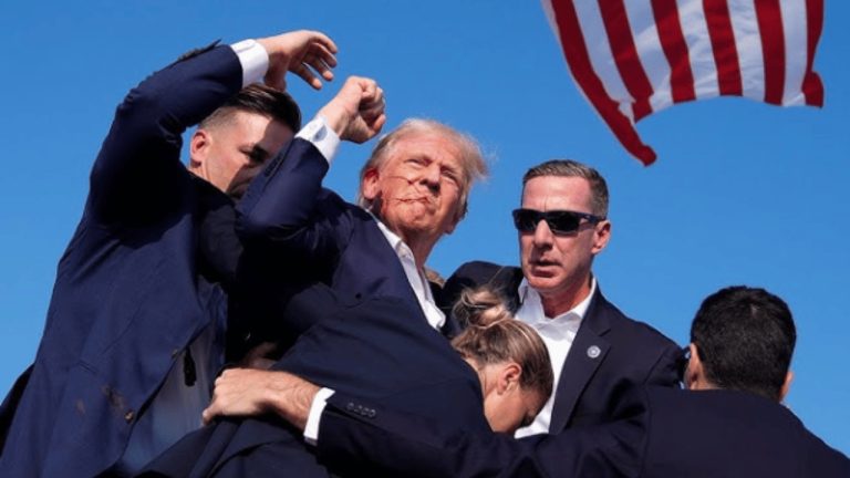 MIMORIADNE SPRÁVY: Donald Trump bol postrelený!