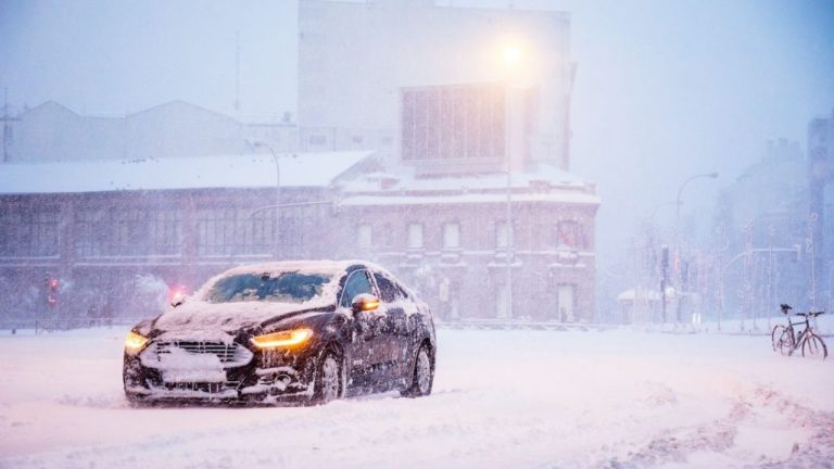 Naši meteorológovia hlásia, že dnes napadne na Slovensku prvý tohtoročný sneh!