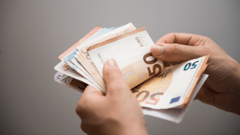 Vláda pripravuje nové pravidlá pre úvery: Čo čaká bežných spotrebiteľov?